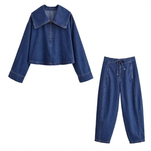 Completo due pezzi in denim blu scuro da donna con top a zip e pantaloni a gamba larga