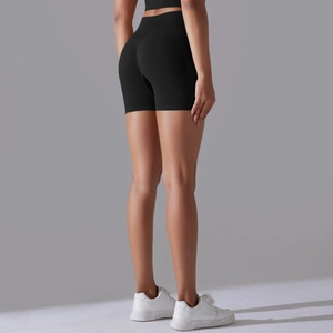 Vue latérale du short de sport noir sans couture avec taille haute et effet push-up