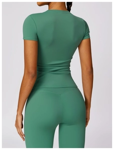 Close-up of seamless green yoga set showing fitted short sleeve top and leggings back view