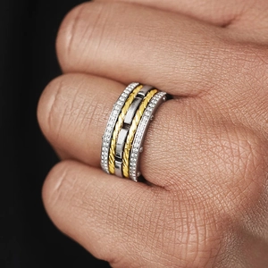 Two-tone layered ring with zircon pavé bands and golden twisted cable textures
