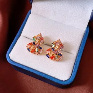 Orecchini a cuore placcati oro 18k con zirconi colorati e design vintage chic