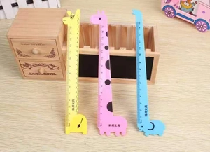 Detailed view of plastic giraffe and elephant rulers with 15cm measuring scales