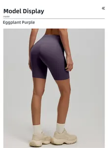 Vue arrière du short de yoga violet à taille haute montrant une coupe moulante sans couture