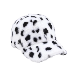 Casquette d'hiver en fausse fourrure léopard pour femme offrant chaleur et style tendance