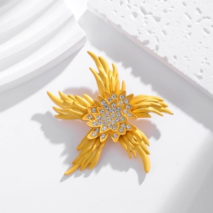 Vintage Luxury Gold Starfish Brooch For Women Sparkling Rhinestone Flame Sun Shape Pin Jewelry Gift For Suit Jacket Jacket