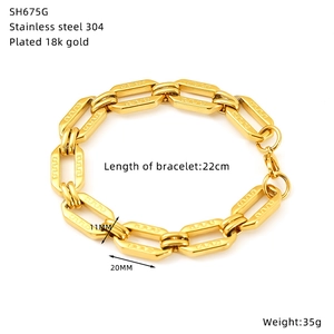 Detail of 18k gold plated 304 stainless steel chain bracelet with 22cm length dimensions