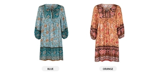 Détail de robes fleuries bohèmes à manches longues en bleu et orange avec lacets en V