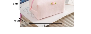 Borsa trucco rosa in maglia con fiore e dimensioni 16x9x9 cm ideale per il viaggio