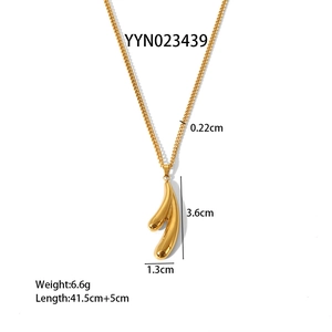 Detailed dimensions of the gold heart pendant necklace with chain length and weight info