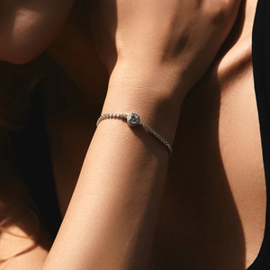 Bracelet tennis élégant en argent S925 avec diamant scintillant sur le poignet