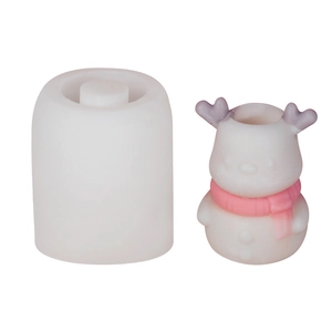 Silikonform für Weihnachts-Schneemann-Kerzen mit fertigem Modell und Elch-Details
