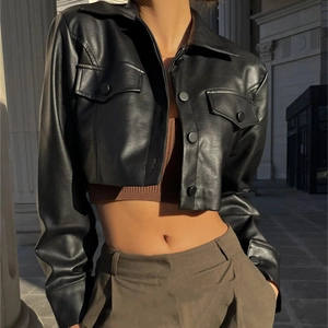 Veste courte de motard pour femme en similicuir noir avec col à revers et poches