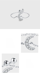 Dettaglio dell'anello luna in argento S925 con incastonatura di zirconi micro-pave