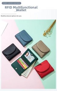 Vista dettagliata di portafogli RFID in vera pelle in vari colori su uno sfondo elegante