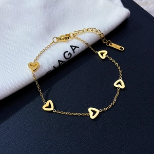 Classic gold stainless steel heart link bracelet with adjustable lobster clasp for women