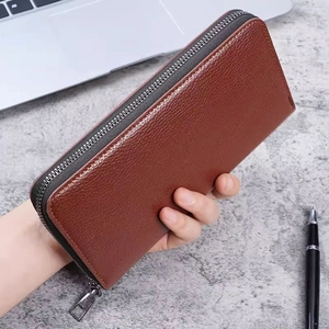 Portefeuille long marron à fermeture éclair pour homme avec texture cuir grainé