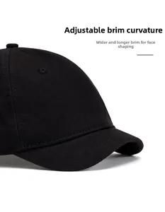 Vue latérale macro d'une casquette noire à bord court en tissu à chevrons pliables
