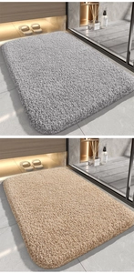 Gros plan de tapis de bain en peluche microfibre épaisse en gris et beige antidérapants