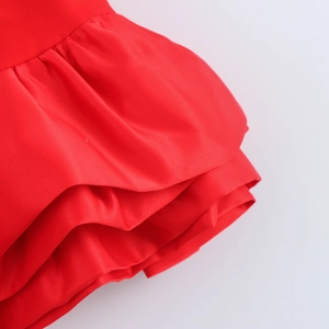 Ensemble rouge femme à volants avec haut court en satin et mini-jupe à couches