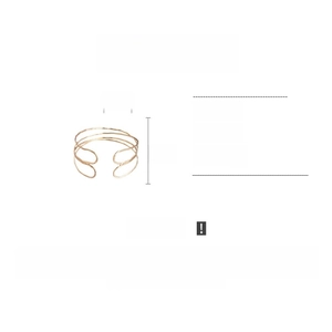 Detailed view of multilayer geometric cuff bracelet with dimensions 7.5cm diameter and 7cm height