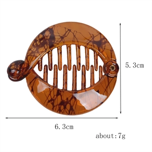 Detail view of amber brown tortoise shell hair clip with size specs 6.3cm and 5.3cm
