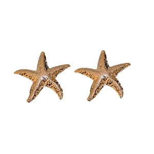 Goldene Seestern-Ohrstecker mit realistischer Textur und metallischem Finish