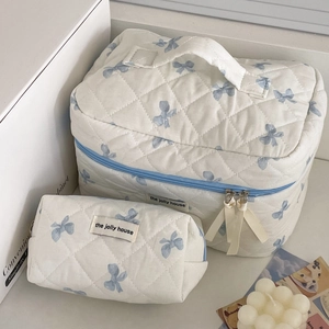 Set di borse da trucco trapuntate con fiocchi blu, include borsa grande e astuccio rotondo