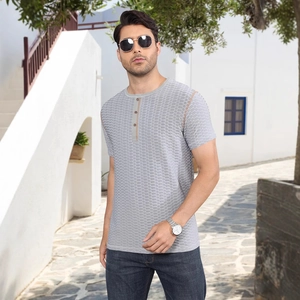 Maglia Henley grigia da uomo a maniche corte in tessuto nido d'ape all'aperto