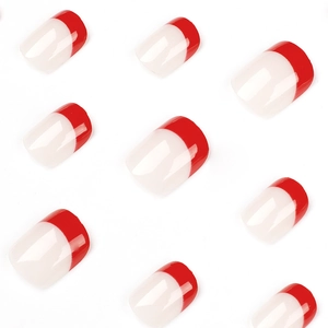 Unghie finte French minimaliste con punte rosse e finitura bianco crema lucido