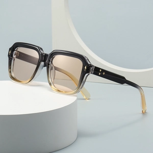 Retro Square Oversized Sunglasses With Metal Star Rivets UV400 Protection PC Lenses Gradient Fashion Eyewear