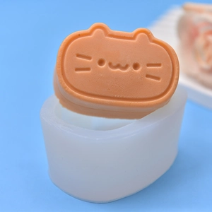 Silikonform in Katzenform für Squishy-Spielzeuge mit detaillierten orangefarbenen Katzen