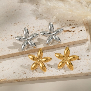 Boucles d'oreilles fleurs en acier titane or 18 carats et argent sur pierre