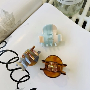 Three-piece acetate hair claw set featuring blue stripes and tortoiseshell patterns