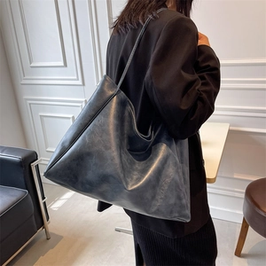Minimalist large capacity tote bag in vintage grey oil wax leather for daily commute