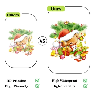 Dettaglio dell'adesivo orsetto di Natale impermeabile con stampa HD per decoro del bagno