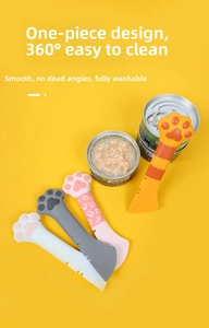 Silicone cat paw spoon for pet food cans showing easy cleaning and seamless design