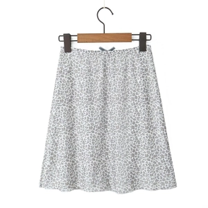 Details des Leopard-Netzrocks mit elastischer hoher Taille und A-Linien-Silhouette