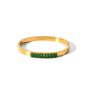 Armreif aus 18k vergoldetem Titanstahl mit grünen Zirkonia-Steinen im Retro-Design