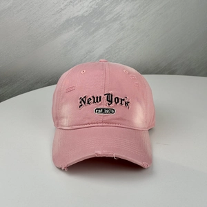 Klassische rosa Baseballkappe mit New York Stickerei und stilvollem Vintage-Look