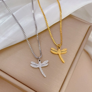 Collana Con Pendente Libellula Minimalista Acciaio Al Titanio Placcato Oro Texture Opaca Catena Clavicola Donna