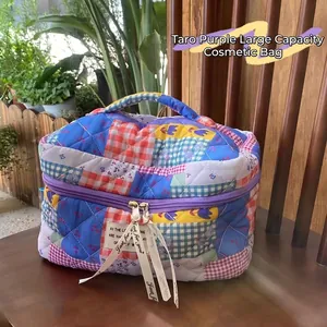 Quilted floral patchwork makeup bag with large capacity and portable top handle