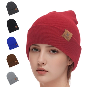 Women Minimalist Acrylic Knitted Beanie Hat Warm Winter Cuffed Beanie With Leather Patch M Logo Solid Color Daily Accessory