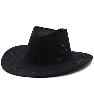 Détail du chapeau de cow-boy noir en suédine avec surpiqûres et œillets métalliques