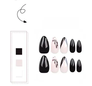 Détails de faux ongles amande avec motifs de feuilles noires, roses et pailletées