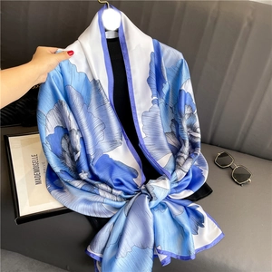 Scialle In Finta Raso Con Stampa Floreale Blu Per Donna Elegante Leggero Grande Sciarpa Da Spiaggia Viaggio
