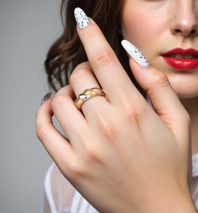 Close-up of S925 sterling silver twisted ring with two-tone gold and silver finish