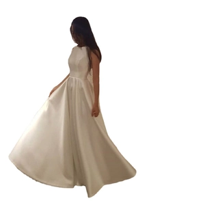 Robe de mariée élégante en satin blanc coupe A-line sans manches et longueur au sol