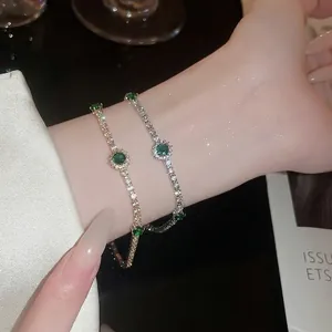 Bracelet tennis de luxe avec pierres précieuses vertes et cristaux en finition or et argent