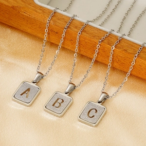 Collana Con Ciondolo Lettera Iniziale In Acciaio Inossidabile Carta Quadrata Sabbiata Smerigliata Gioielli Di Moda Per Donna