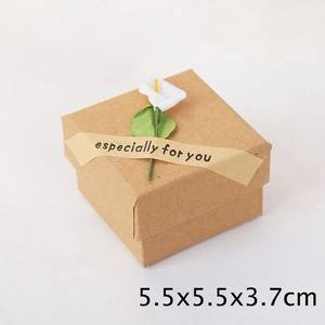 Brown kraft gift box 5.5x5.5x3.7cm with white calla lily and decorative paper ribbon